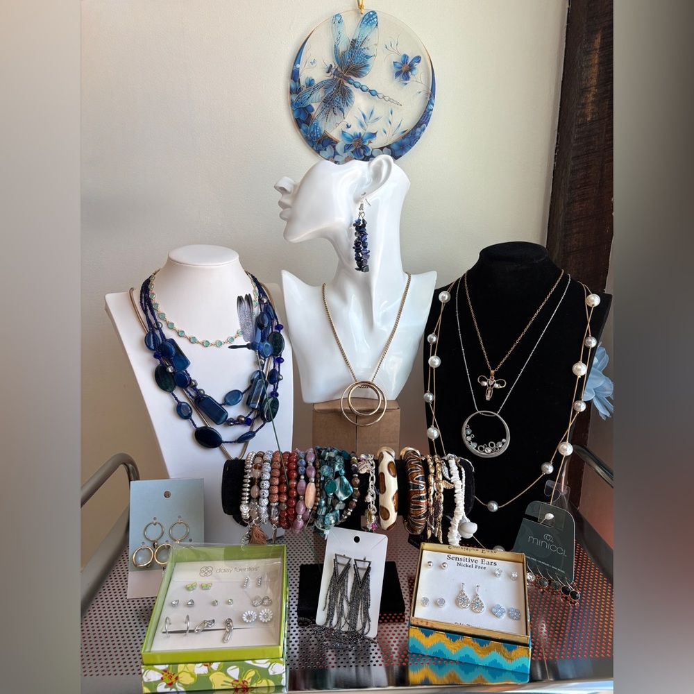 Groundhog Day Jewelry Sale 8.35 am - Picture 16 of 16